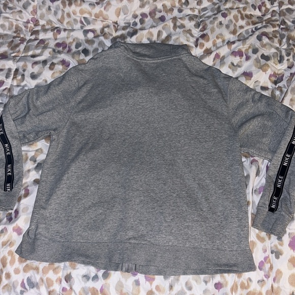 Nike hoodie🩶🖤 - Picture 5 of 8